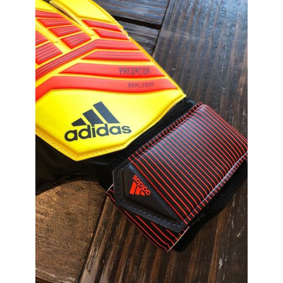 Adidas Goalkeeper Goalie Gloves Predator Replique Soccer CW5600 Mens Size 8 - Picture 2 of 12